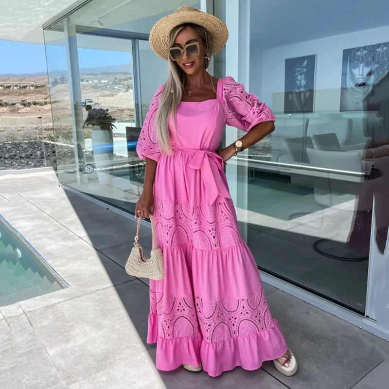 Rochie cu cusături din dantelă