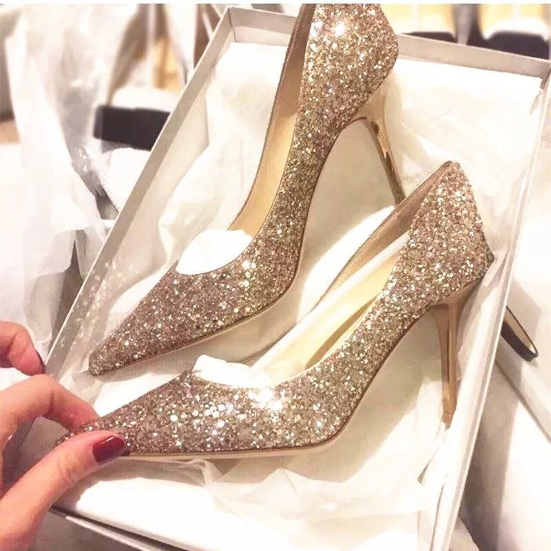 Tocuri înalte cu paiete