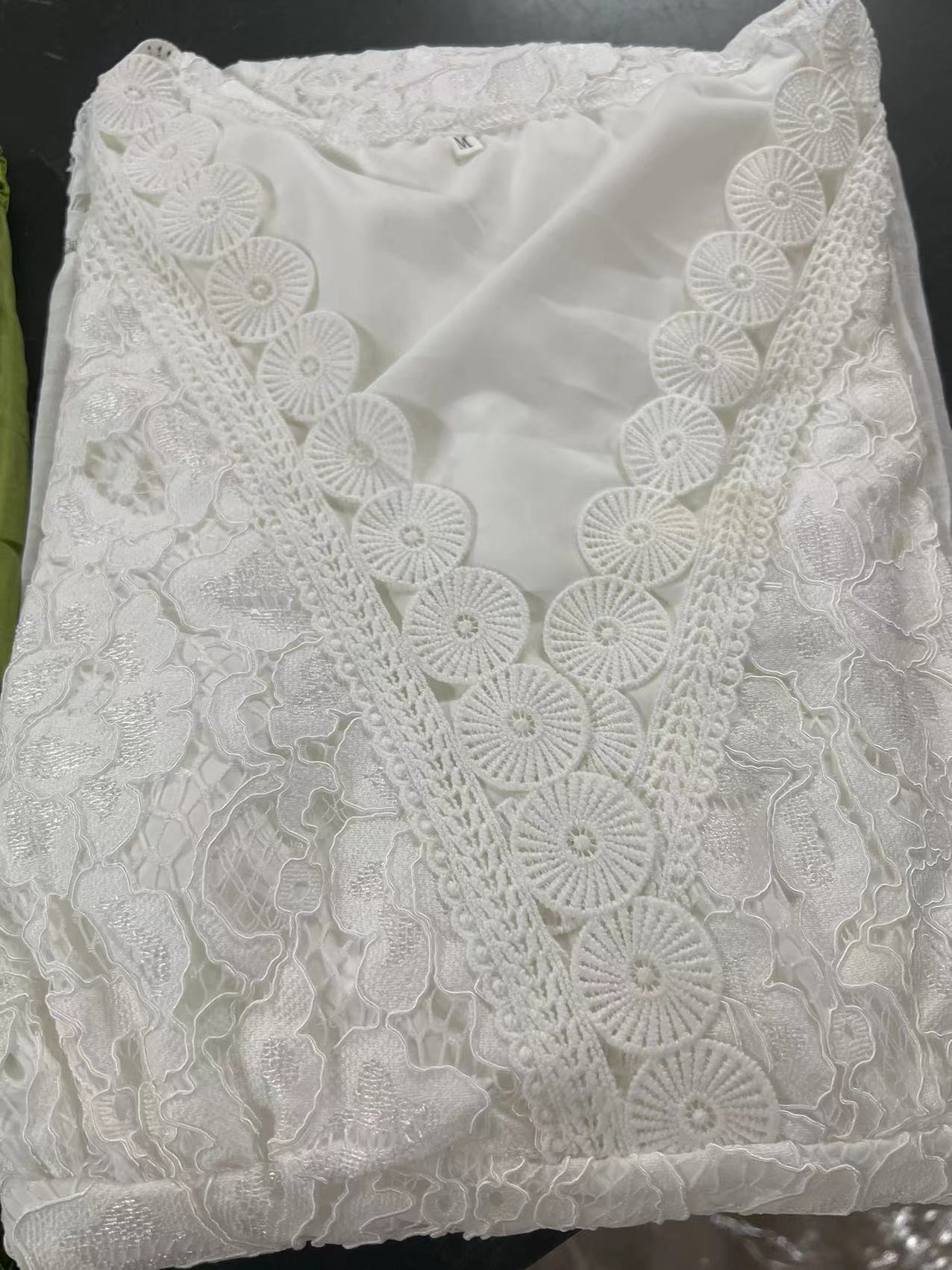 Rochie din bumbac cu dantela cu decolteu in V