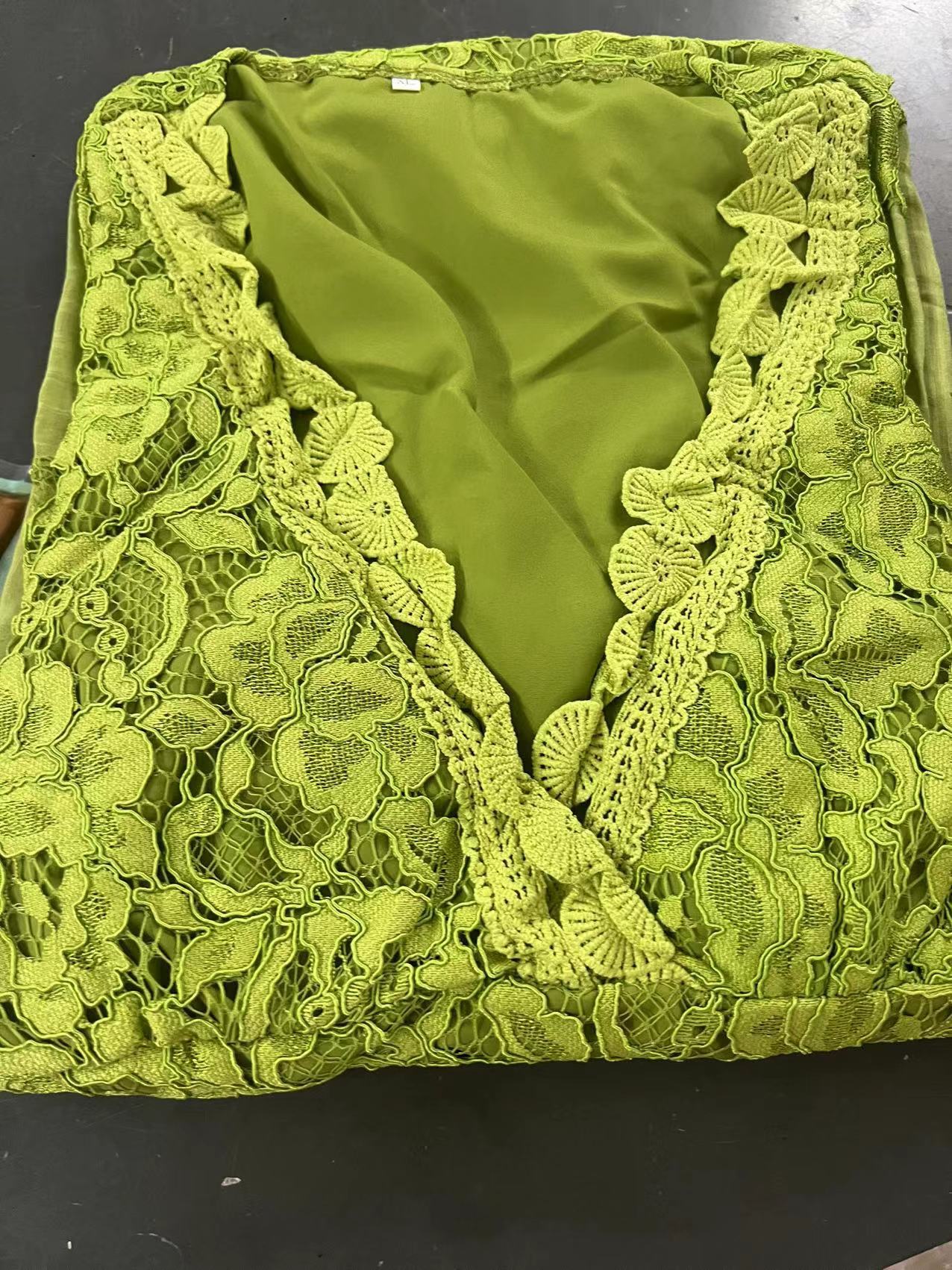 Rochie din bumbac cu dantela cu decolteu in V