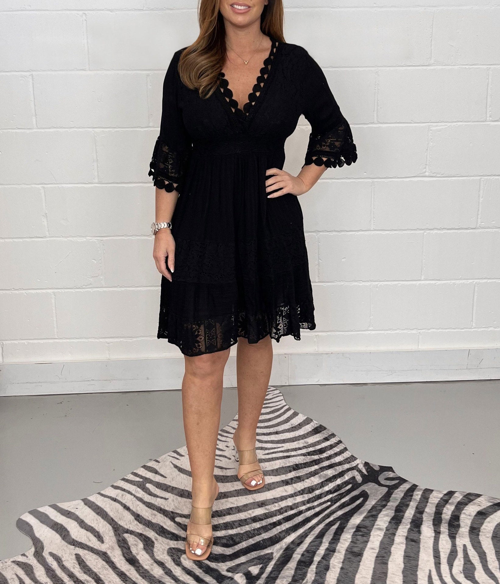 Rochie din bumbac cu dantela cu decolteu in V