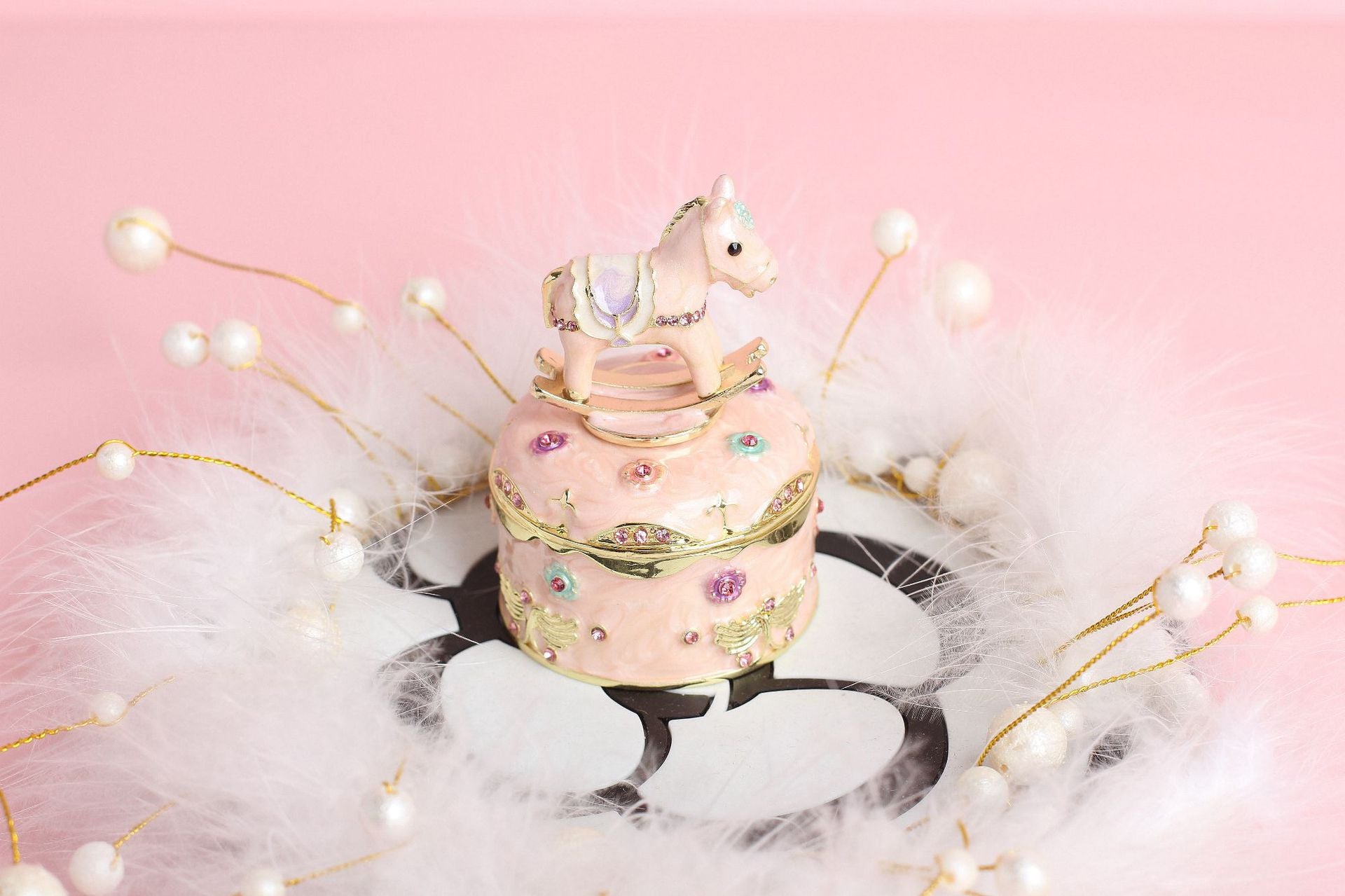 Vânzare fierbinte Metal Email Artizanat Creativ Acasă Net Red Light Lux Cute Cartoon Troian Desktop Decoration Gift