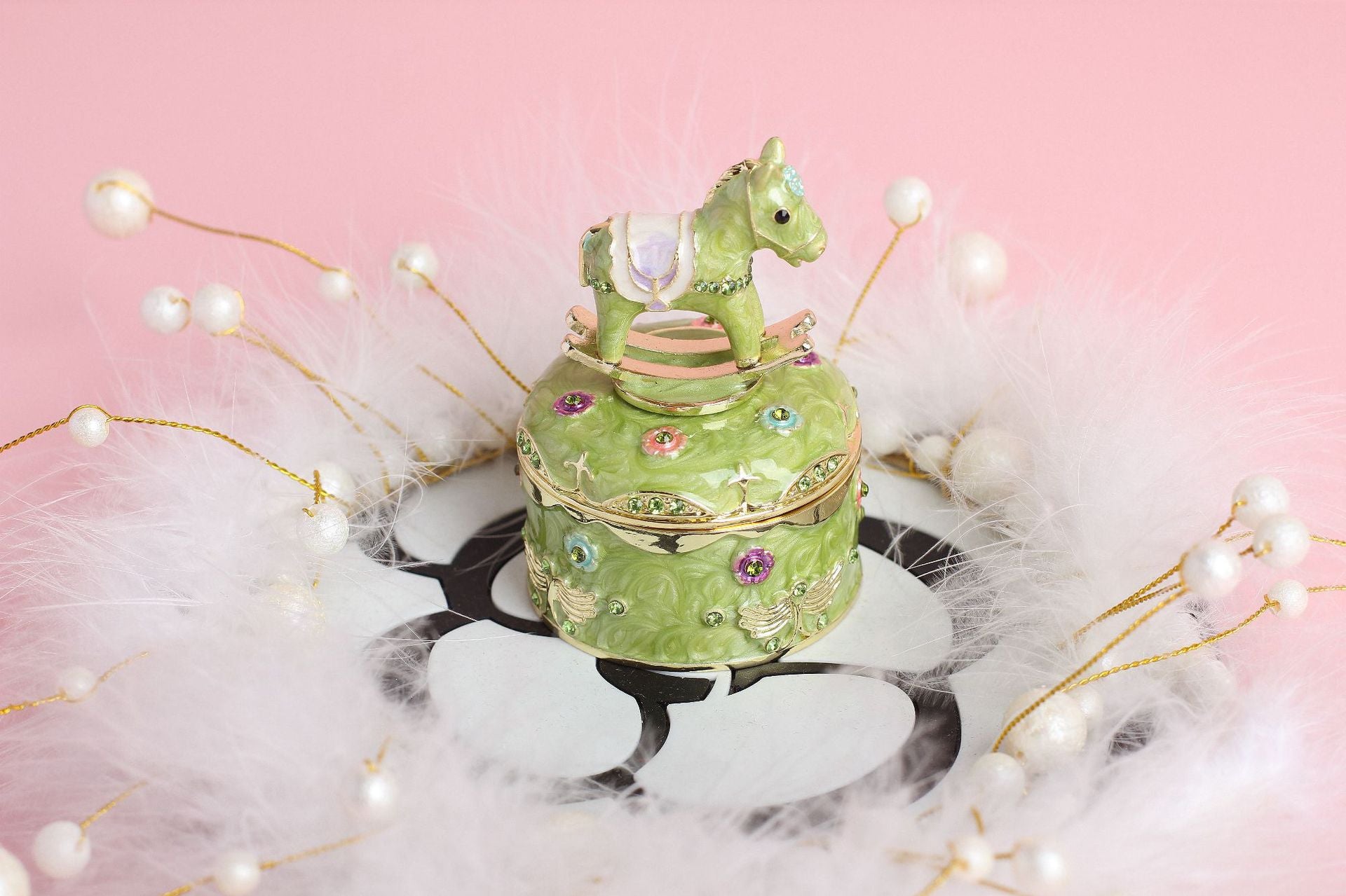 Vânzare fierbinte Metal Email Artizanat Creativ Acasă Net Red Light Lux Cute Cartoon Troian Desktop Decoration Gift